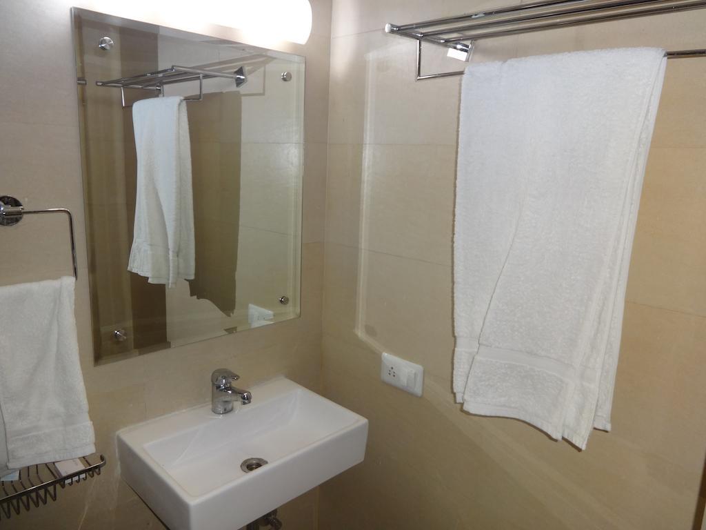 Hotel Grace Нью-Дели Номер фото